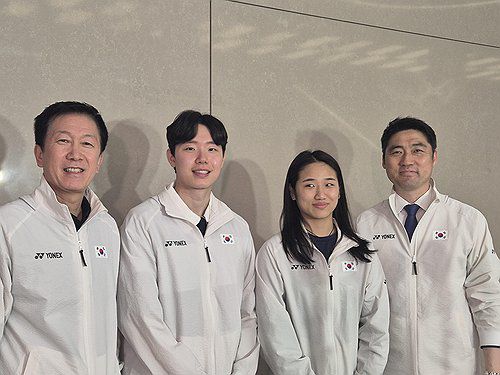 대표팀 수디르만컵 마치고 귀국(영종도=연합뉴스) 이의진 기자 = 2025 세계혼합단체선수권대회(수디르만컵)에서 출전했던 배드민턴 대표팀이 5일 인천국제공항을 통해 귀국하고 있다. 왼쪽부터 박주봉 감독, 서승재, 안세영, 김동문 대한배드민턴협회장. 2025.5.5 photo@yna.co.kr