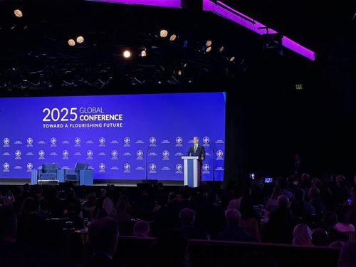 '밀컨 콘퍼런스' 참석해 연설하는 스콧 베선트 미 재무장관(로스앤젤레스=연합뉴스) 임미나 특파원 = 스콧 베선트 미국 재무장관이 5일(현지시간) 미국 로스앤젤레스(LA)에서 열린 '밀컨 글로벌 콘퍼런스 2025'에서 연설하고 있다. 2025.5.6 mina@yna.co.kr