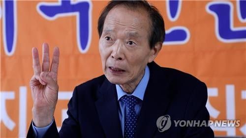 2023년 7월 연합뉴스와 인터뷰 중인 장기표 특권폐지국민운동본부 대표[촬영 이건희]