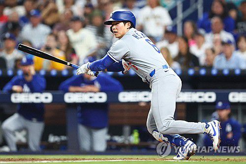 첫 안타 치는 김혜성[AFP=연합뉴스]
