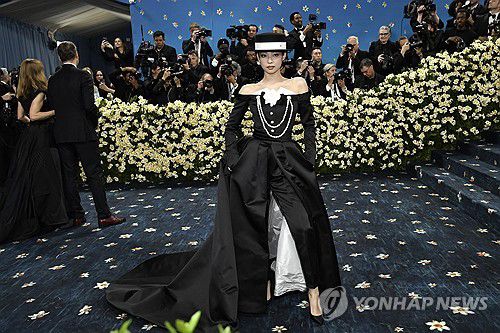 5일 뉴욕 메트 갈라에 등장한 제니[뉴욕 AP=연합뉴스. 재판매 및 DB 금지]