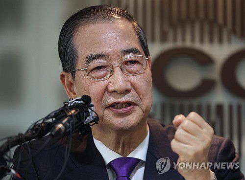 한덕수 "단일화는 국민의 명령…잘 이뤄질 것"(서울=연합뉴스) 한덕수 무소속 대선 예비후보가 7일 서울 중구 한국프레스센터에서 열린 서울외신기자클럽 초청 기자간담회에서 발언하고 있다. 2025.5.7 [국회사진기자단] photo@yna.co.kr