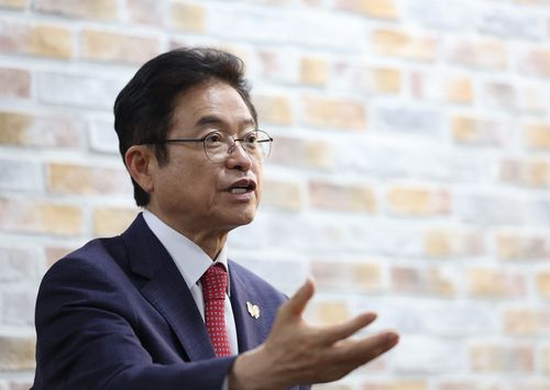 연합뉴스와 인터뷰하는 이철우 경북지사    (서울=연합뉴스) 이지은 기자 = 이철우 경북도지사가 7일 서울 종로구 연합뉴스 사옥에서 2025 아시아태평양경제협력체(APEC) 정상회의와 관련해 연합뉴스와 인터뷰를 하고 있다. 2025.5.8     jieunlee@yna.co.kr (끝)