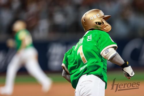 만루 홈런을 치고 베이스를 도는 김태진[키움 히어로즈 제공. 재판매 및 DB 금지]