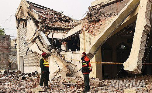 인도 공격받아 무너진 파키스탄 건물지난 7일(현지시간) 파키스탄 라호르 인근 마을에서 인도의 미사일 공격을 받은 건물이 무너져 있다. [신화통신 연합뉴스. 재판매 및 DB 금지]
