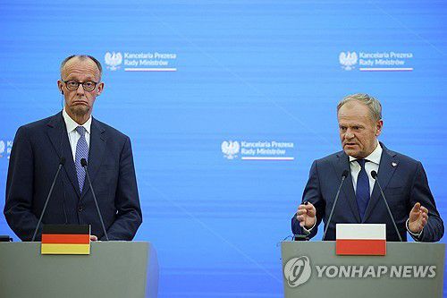 프리드리히 메르츠 독일 총리(왼쪽), 도날트 투스크 폴란드 총리[로이터 연합뉴스. 재판매 및 DB 금지]