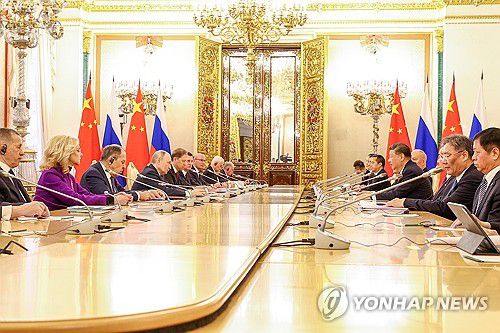 러시아와 중국 대표단 회의[타스 연합뉴스 자료사진. 재판매 및 DB 금지]