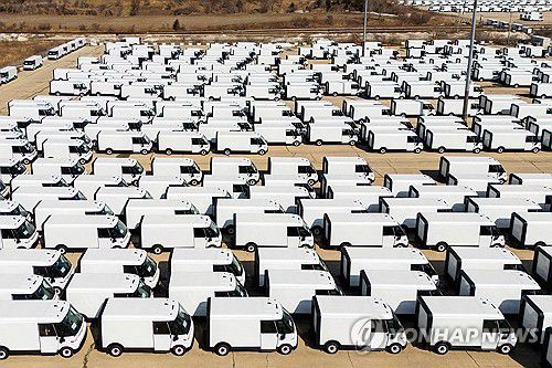 캐나다 온타리오주 GM 공장 인근에 세워진 트럭들 [로이터 연합뉴스 자료사진]