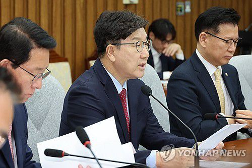 발언하는 권성동 원내대표(서울=연합뉴스) 김주성 기자 = 국민의힘 권성동 원내대표가 9일 서울 여의도 국회에서 열린 원내대책회의에서 발언하고 있다. 2025.5.9 utzza@yna.co.kr