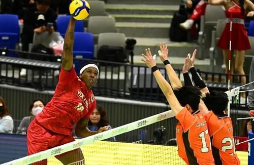 스파이크하는 한국전력 소속의 엘리안(왼쪽)  [한국배구연맹 제공. 재판매 및 DB 금지]