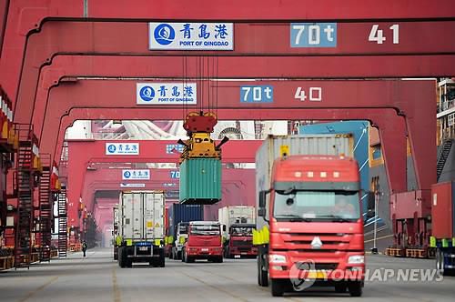 중국 산둥성 칭다오의 부두[EPA 연합뉴스 자료사진. 재판매 및 DB 금지]