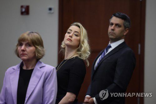 2022년 조니 뎁과의 명예훼손 소송 당시 법정에 나온 앰버 허드[EPA 연합뉴스 자료사진. 재판매 및 DB 금지]