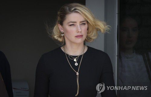 2022년 조니 뎁과의 명예훼손 소송 당시 법정에 나온 앰버 허드[AFP 연합뉴스 자료사진. 재판매 및 DB 금지]