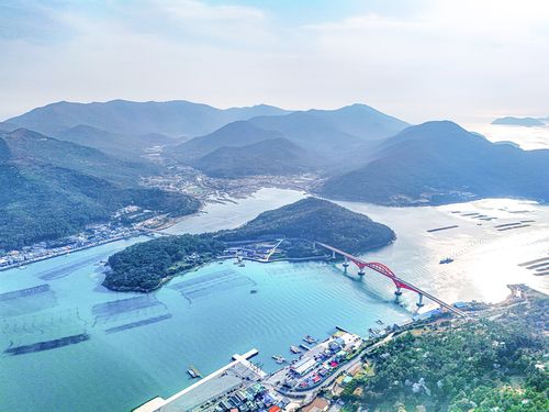 보길도, 장사도, 노화도를 연결하는 보길대교[사진/백승렬 기자]