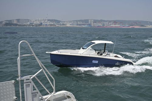 수상 레저용 무인수상정 '아우라'[해군 제공. DB 및 재판매 금지]