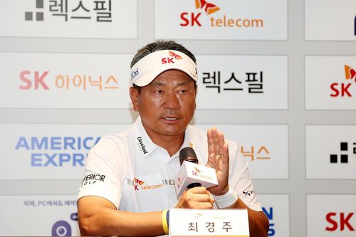 답변하는 최경주최경주가 14일 제주 서귀포 핀크스 골프클럽(파71·7천326야드)에서 열린 2025 KPGA SK텔레콤 오픈 2025(총상금 13억원) 미디어데이 공식 기자회견에서 취재진 질문에 답변하고 있다. 2025. 5. 14. [KPGA 제공. 재배포 및 DB 금지]