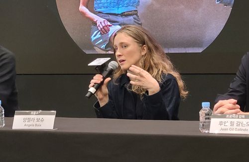 라 벨로날 무용수 앙젤라 보슈(서울=연합뉴스) 박원희 기자 = 라 벨로날의 무용수 앙젤라 보슈가 14일 서울 GS타워 오픈홀에서 열린 기자간담회에서 질문에 답하고 있다. 2025.05.14. encounter24@yna.co.kr