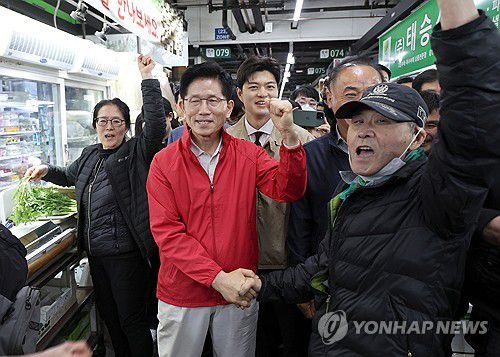 김문수, 가락시장서 첫 선거운동…대전·대구 방문