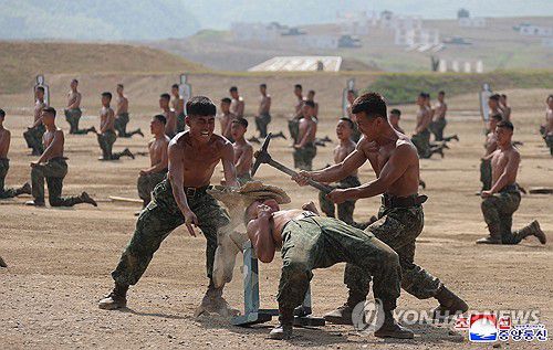 북한 김정은, 병종별 전술종합훈련 참관(평양 조선중앙통신=연합뉴스) 김정은 북한 국무위원장이 지난 13일 인민군 훈련일군(간부)대회 강습체계 안에서 진행되는 병종별 전술종합훈련을 참관했다고 조선중앙통신이 14일 보도했다. 통신은 이날 특수작전 구분대들의 전술종합훈련, 전차병 구분대들의 대항 경기, 시범화력 협동훈련이 있었다고 전했다. 2025.5.14      [국내에서만 사용가능. 재배포 금지. For Use Only in the Republic of Korea. No Redistribution] nkphoto@yna.co.kr