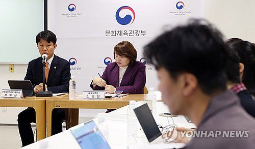 용호성 1차관, '공연예술 정책' 발표(서울=연합뉴스) 용호성 문화체육관광부 제1차관이 15일 서울 종로구 국립현대미술관 서울관에서 국립예술단체장 선발 절차와 일정 개편 계획 등을 포함한 '공연예술 정책'을 발표하고 있다. 2025.5.15 [문화체육관광부 제공. 재판매 및 DB 금지] photo@yna.co.kr