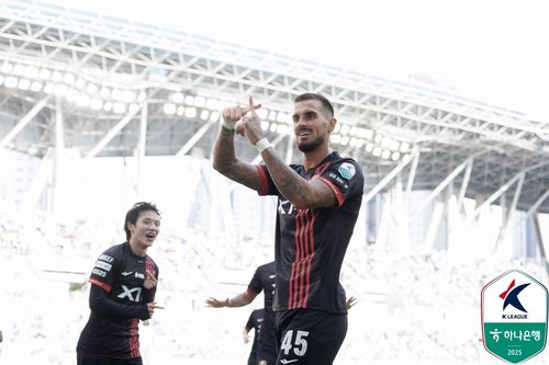 골세리머니를 펼치는 서울의 둑스[한국프로축구연맹 제공. 재판매 및 DB 금지]