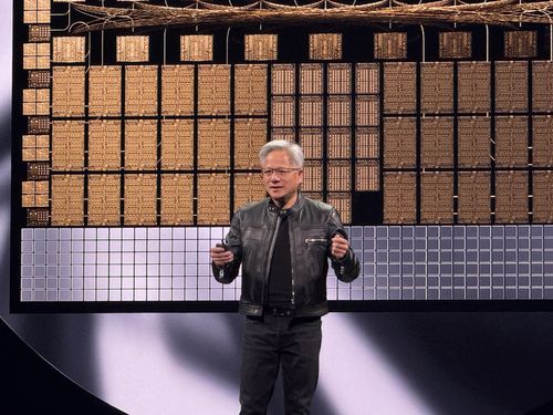 기조연설을 진행 중인 젠슨 황 엔비디아 CEO(타이베이=연합뉴스) 강태우 기자 = 젠슨 황 엔비디아 최고경영자(CEO)가 19일 대만 타이베이 뮤직센터에서 기조연설을 하고 있다. 2025.5.19 burning@yna.co.kr