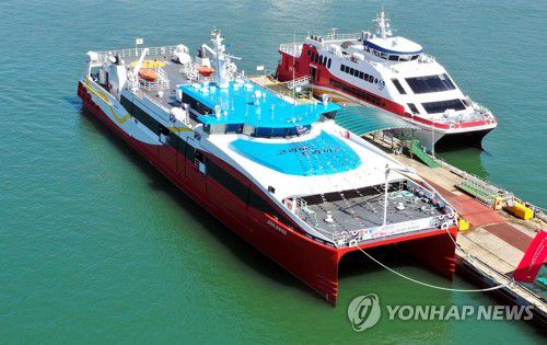 인천∼백령도 항로 오가는 '코리아프라이드호' 여객선[연합뉴스 자료사진]