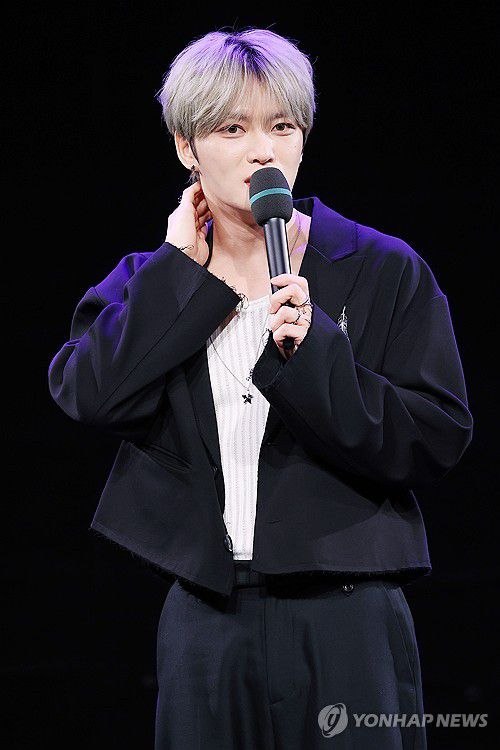 김재중, '뷰티 인 카오스'로 컴백(서울=연합뉴스) 진연수 기자 = 가수 김재중이 19일 오후 서울 마포구 MBC 골든마우스홀에서 열린 새 미니앨범 '뷰티 인 카오스(Beauty in Chaos)' 발매 기자간담회에서 컴백소감을 말하고 있다. 2025.5.19 jin90@yna.co.kr