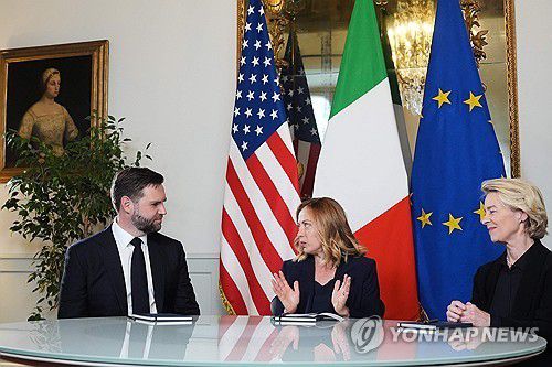 밴스 미국 부통령(왼쪽부터)과 멜로니 총리, 폰데어라이엔 EU 집행위원장[AFP=연합뉴스 자료사진. 재판매 및 DB 금지]