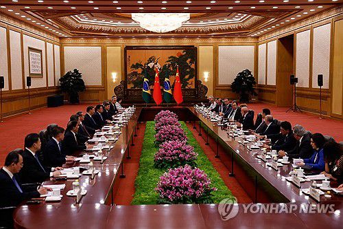 13일 베이징에서 열린 중국-브라질 정상회담[EPA 연합뉴스 자료사진. 재판매 및 DB 금지]