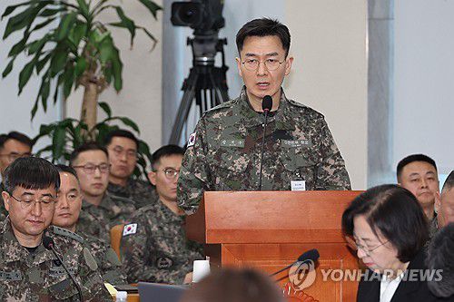 답변하는 김대우 방첩사 수사단장(서울=연합뉴스) 김주성 기자 = 김대우 방첩사령부 수사단장이 21일 국회에서 열린 '윤석열 정부의 비상계엄 선포를 통한 내란 혐의 진상규명 국정조사 특별위원회' 전체회의에서 위원 질의에 답하고 있다. 2025.2.21 utzza@yna.co.kr