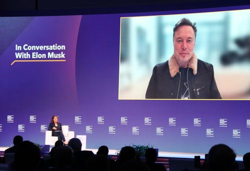 일론 머스크(도하=연합뉴스) 김동호 특파원 = 일론 머스크 테슬라 CEO가 20일(현지시간) 카타르경제포럼 화상 대담에 참여해 블룸버그 방송의 미샬 후세인과 문답 중이다. 2025.5.20 photo@yan.co.kr