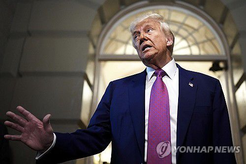 의사당 방문한 트럼프[워싱턴 AP=연합뉴스. 재판매 및 DB 금지]