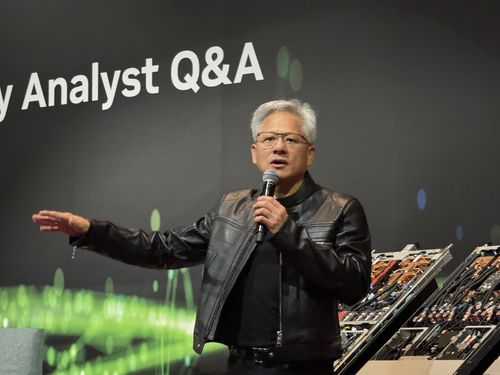 취재진 질문에 답하는 젠슨 황 엔비디아 CEO(타이베이=연합뉴스) 강태우 기자 = 젠슨 황 엔비디아 CEO가 21일 타이베이 만다린 오리엔탈 호텔에서 열린 '글로벌 미디어 Q&A' 행사에서 취재진 질문에 답하고 있다. 2025.5.21 burning@yna.co.kr