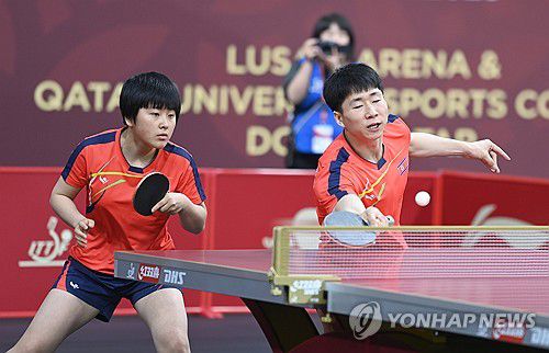 세계탁구선수권 혼합복식에 나선 북한의 김금영(왼쪽)[대한탁구협회 제공. 재판매 및 DB 금지]
