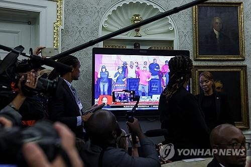 백악관에서 상영된 남아공 경제자유전사(EFF) 줄리어스 말레마 대표 영상[로이터=연합뉴스]