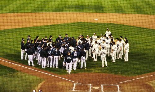 벤치클리어링을 벌인 NC와 두산 선수단[촬영 김동찬]