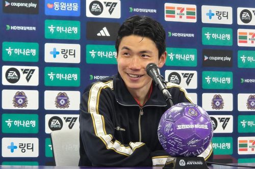 경기 후 인터뷰하는 김인성[한국프로축구연맹 제공. 재판매 및 DB 금지]