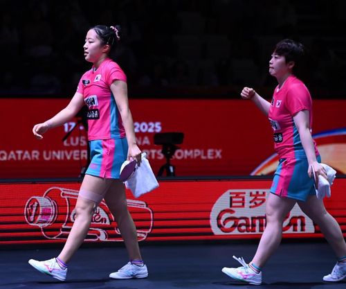 세계탁구선수권 여자복식 4강 패배 후 걸어 나오는 신유빈(왼쪽)과 유한나[대한탁구협회 제공. 재판매 및 DB 금지]