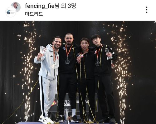 마드리드 월드컵 동메달 따낸 도경동(오른쪽부터)과 박상원[국제펜싱연맹(FIE) 인스타그램 캡처. 재판매 및 DB 금지]