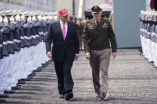 육군사관학교 졸업식 참석한 트럼프 미국 대통령[AP 연합뉴스 자료사진. 재판매 및 DB 금지]