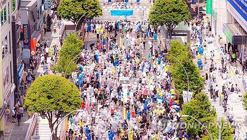 춘천마임축제 개막행사 '아!水(수)라장'[춘천마임축제 제공. 재판매 및 DB 금지]