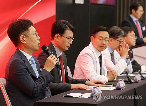 인사말하는 민병욱 고대구로병원장(서울=연합뉴스) 이재희 기자 = 26일 서울 성북구 고려대 의대에서 열린 2025 고려대학교의료원 기자간담회에서 민병욱 고대구로병원장이 인사말을 하고 있다. 2025.5.26 scape@yna.co.kr