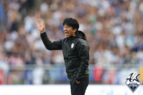 2023년 수원 삼성을 이끌 때 김병수 감독의 모습[한국프로축구연맹 제공. 재판매 및 DB 금지]