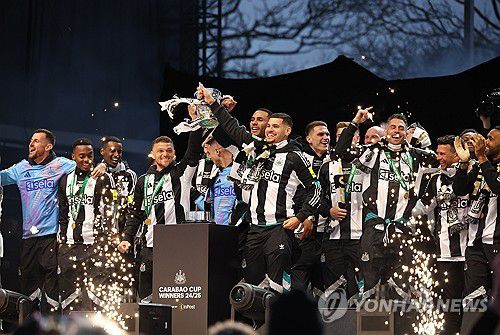 카라바오컵 우승한 뉴캐슬[EPA=연합뉴스]