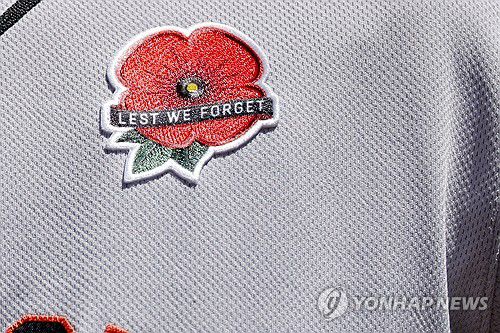 이정후 가슴에 붙어 있는 메모리얼 데이 추모 배지[Imagn Images=연합뉴스]