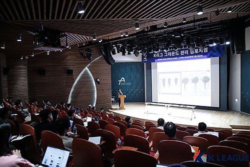 K리그 그라운드 관리 심포지엄(서울=연합뉴스) 20일 오후 서울 종로구 아산정책연구원 대강당에서 국내 축구경기장 잔디 관리 실태를 분석하고 개선방안을 논의하는 K리그 그라운드 관리 심포지엄이 열리고 있다. 2024.11.20 [한국프로축구연맹 제공. 재판매 및 DB 금지] photo@yna.co.kr