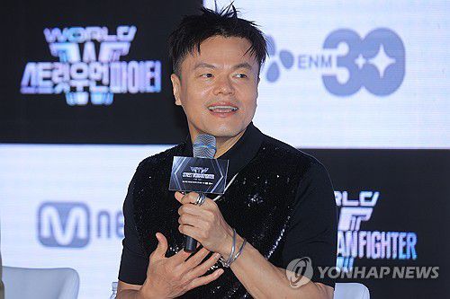 질문에 답하는 박진영(서울=연합뉴스) 류효림 기자 = 박진영이 27일 서울 강남구 SJ쿤스트할레에서 열린 Mnet '월드 오브 스트릿 우먼 파이터' 제작발표회에서 질문에 답하고 있다. 2025.5.27 ryousanta@yna.co.kr