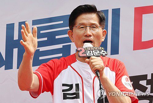 양산서 유세하는 김문수 후보(양산=연합뉴스) 박동주 기자 = 국민의힘 김문수 대선 후보가 28일 경남 양산시 이마트 양산점 앞에서 유세를 하고 있다. 2025.5.28 [공동취재] pdj6635@yna.co.kr