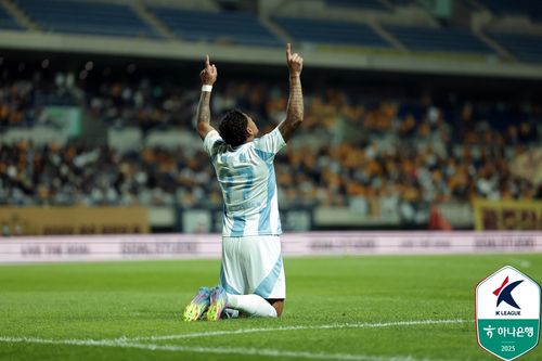 간절한 포즈로 골세리머니를 펼치는 울산 에릭[한국프로축구연맹 제공. 재판매 및 DB 금지]